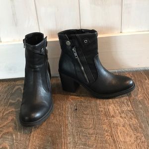 Crown Vintage black ankle boots